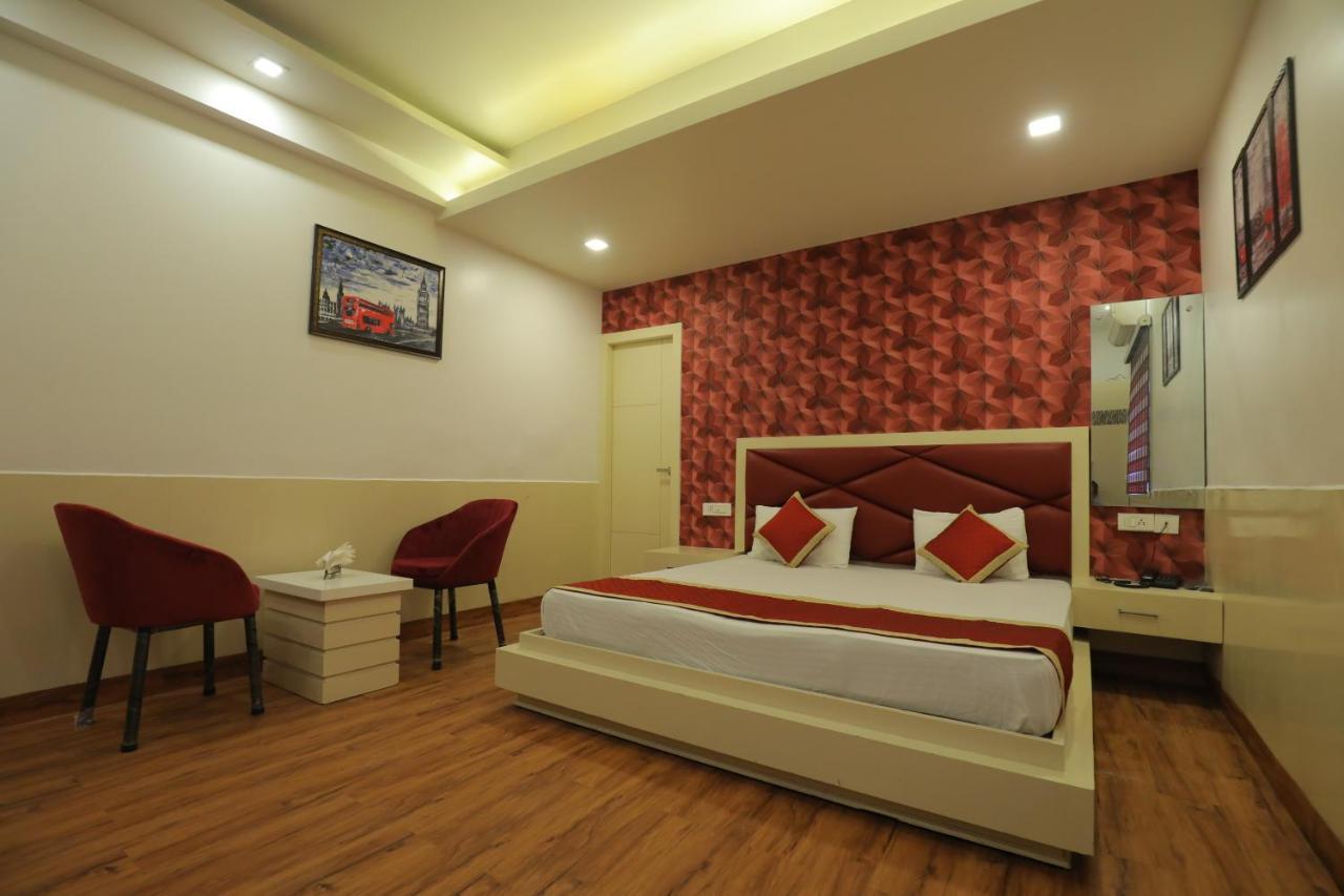 Hotel Sahib'S Red Carpet - The Family & Corporate Hotel Agra  Exterior foto