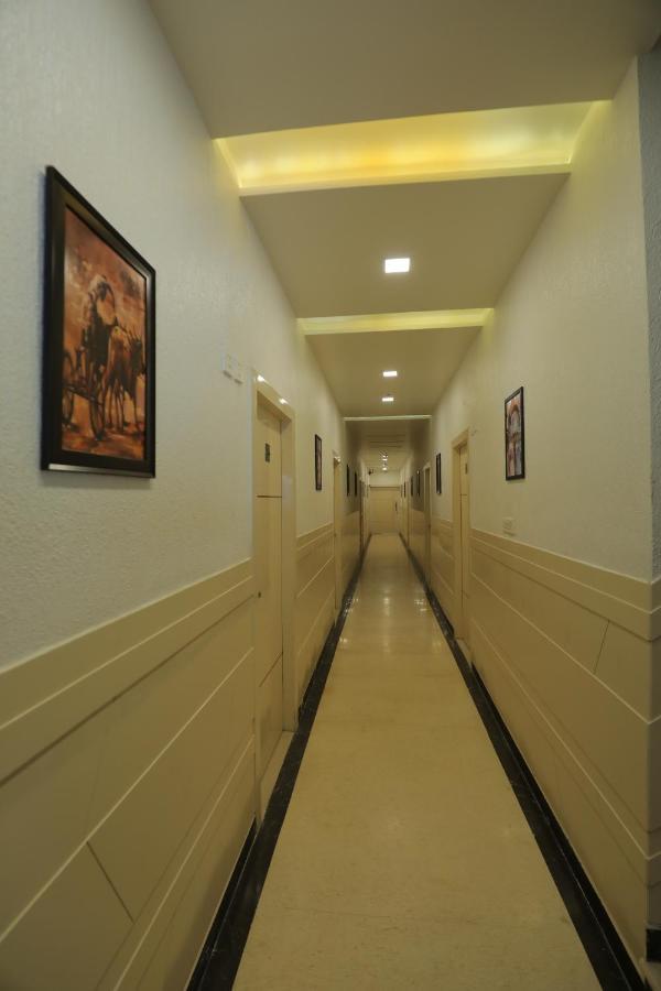 Hotel Sahib'S Red Carpet - The Family & Corporate Hotel Agra  Exterior foto