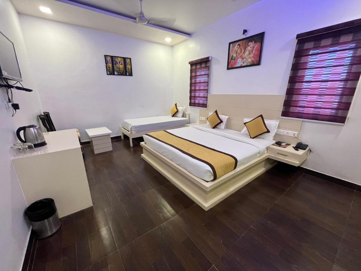 Hotel Sahib'S Red Carpet - The Family & Corporate Hotel Agra  Exterior foto