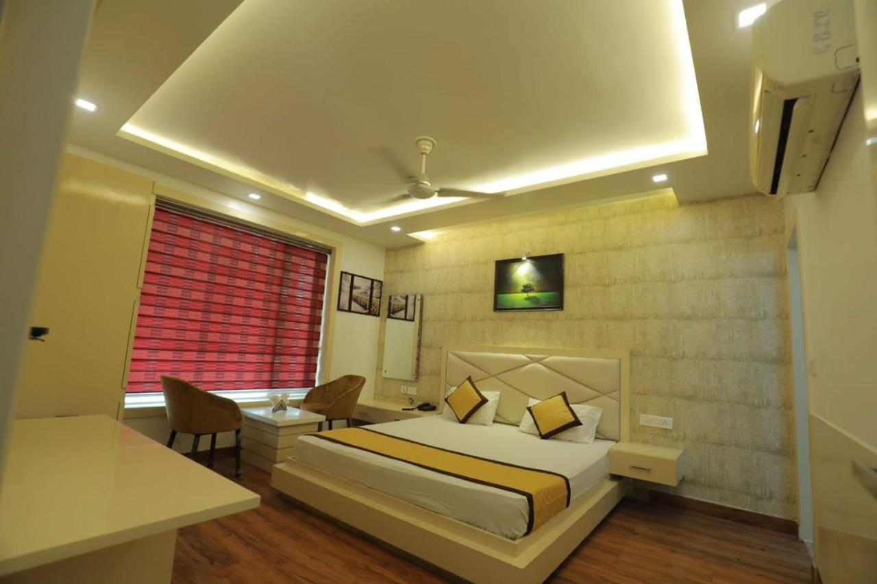Hotel Sahib'S Red Carpet - The Family & Corporate Hotel Agra  Exterior foto