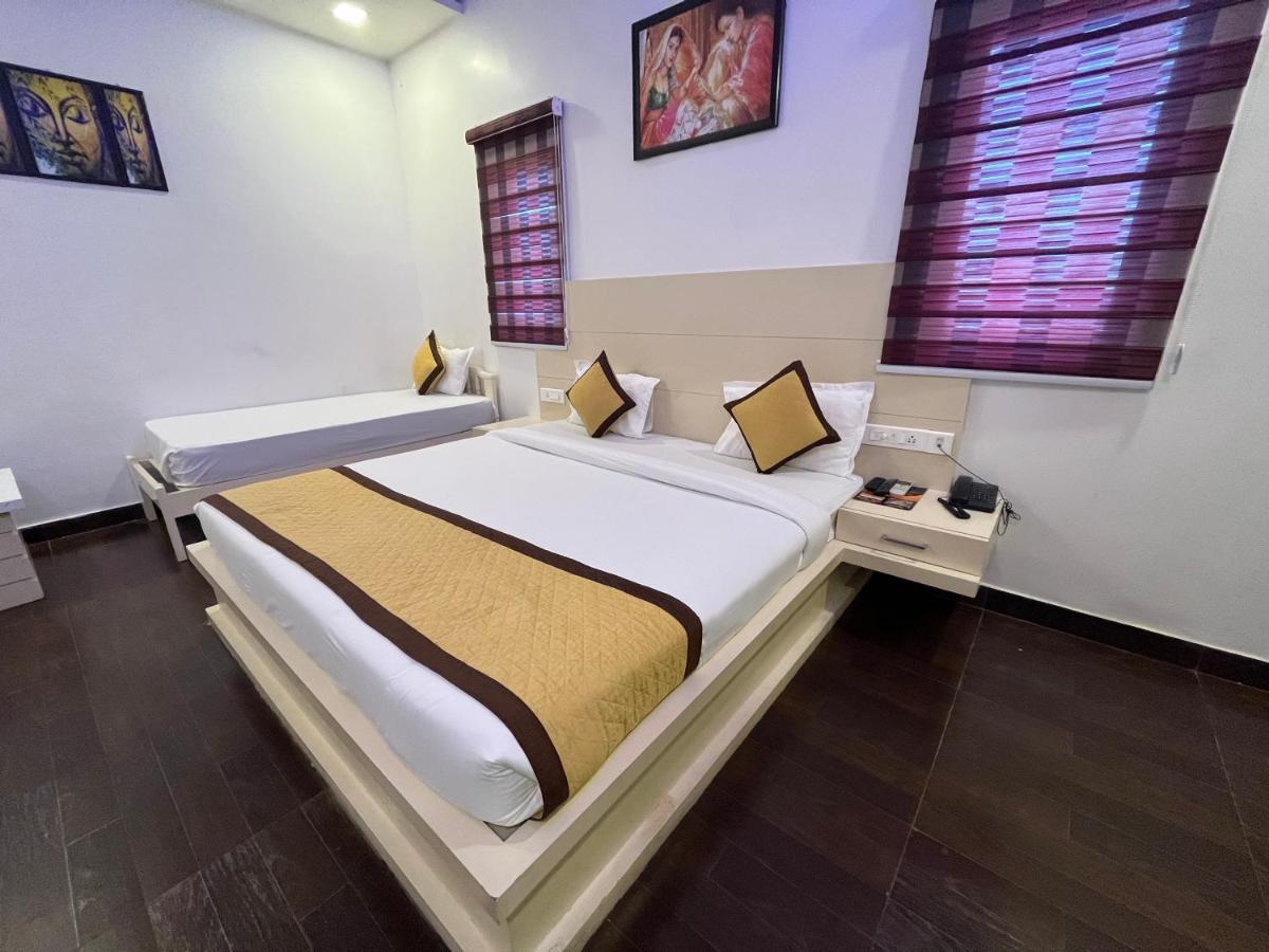 Hotel Sahib'S Red Carpet - The Family & Corporate Hotel Agra  Zimmer foto